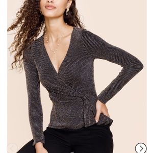 Francesca’s Mia Lurex Twist Front Knit Top. Size medium.
